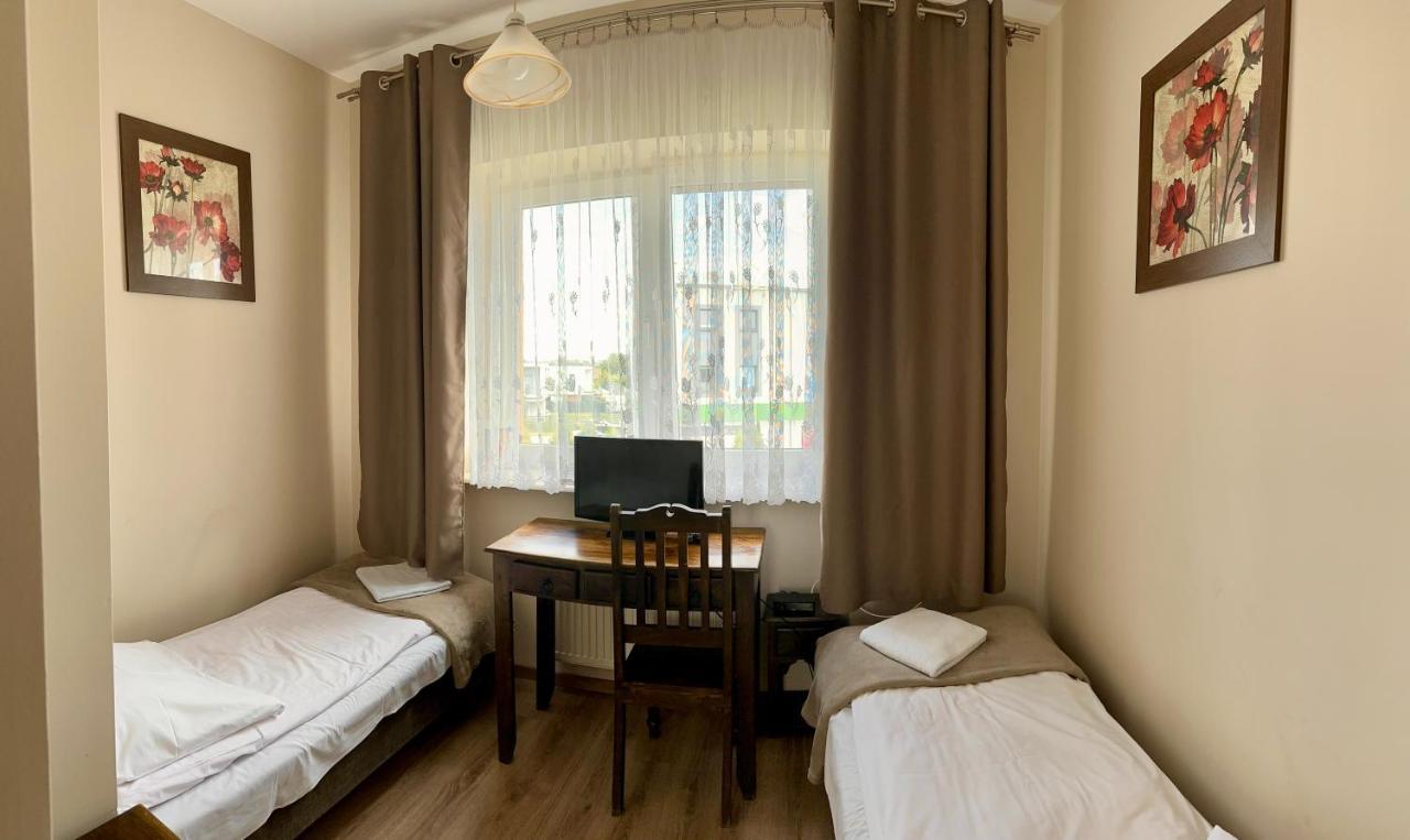 Hotelik Korona Raszyn Exterior photo
