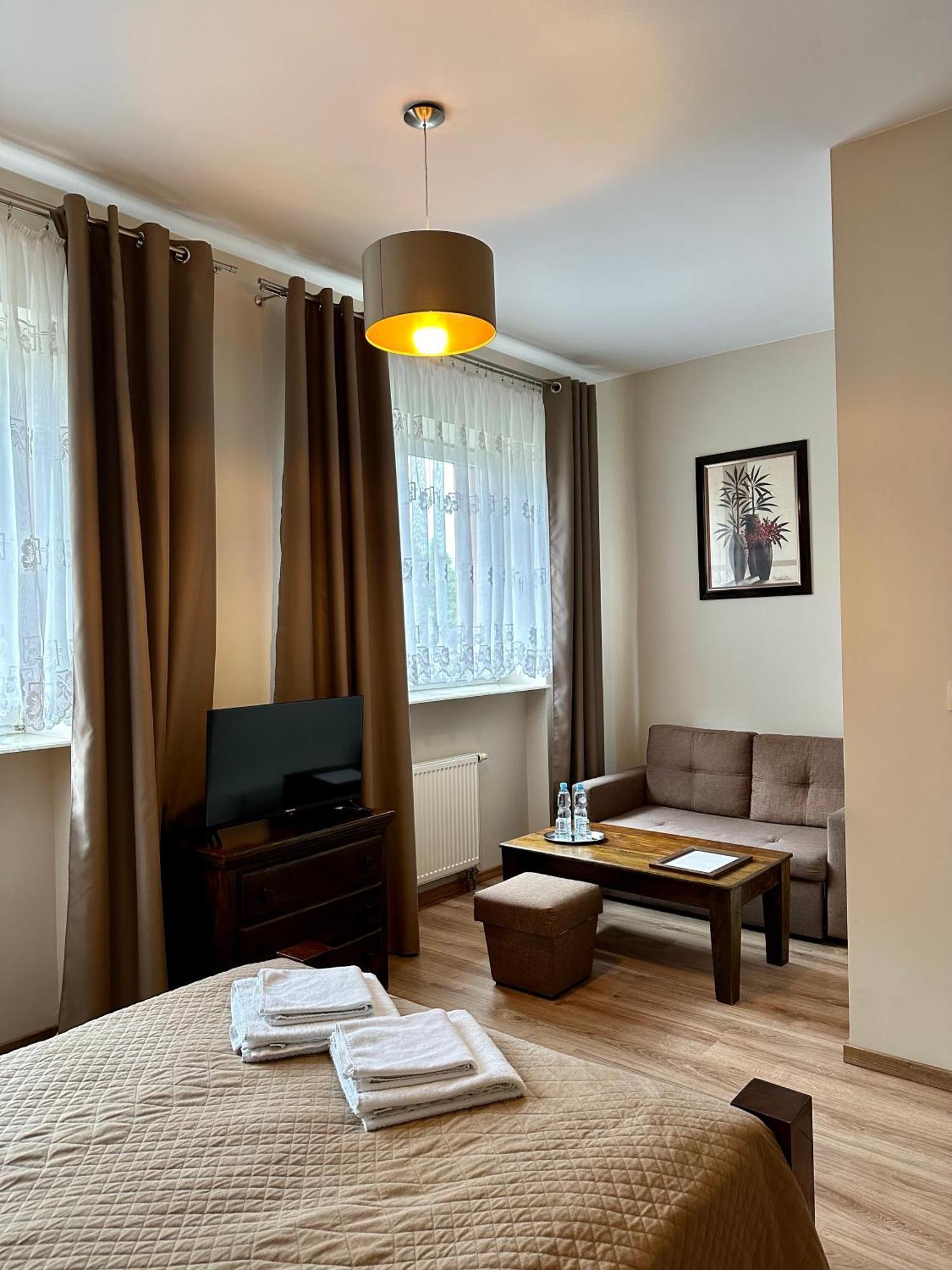 Hotelik Korona Raszyn Exterior photo
